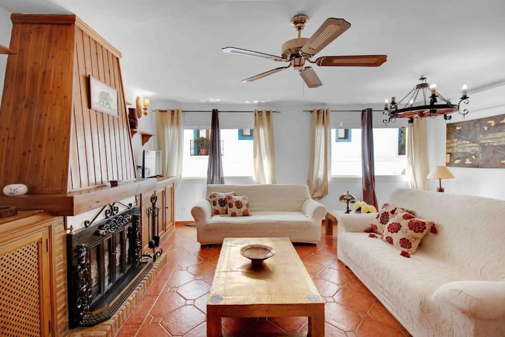 Duplex Tematico Andaluz Con Agradable Terraza - El Mirador De Benahavis 2 Apartment Luaran gambar