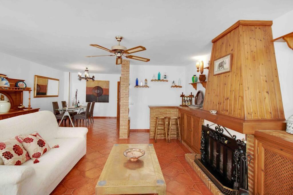 Duplex Tematico Andaluz Con Agradable Terraza - El Mirador De Benahavis 2 Apartment Luaran gambar