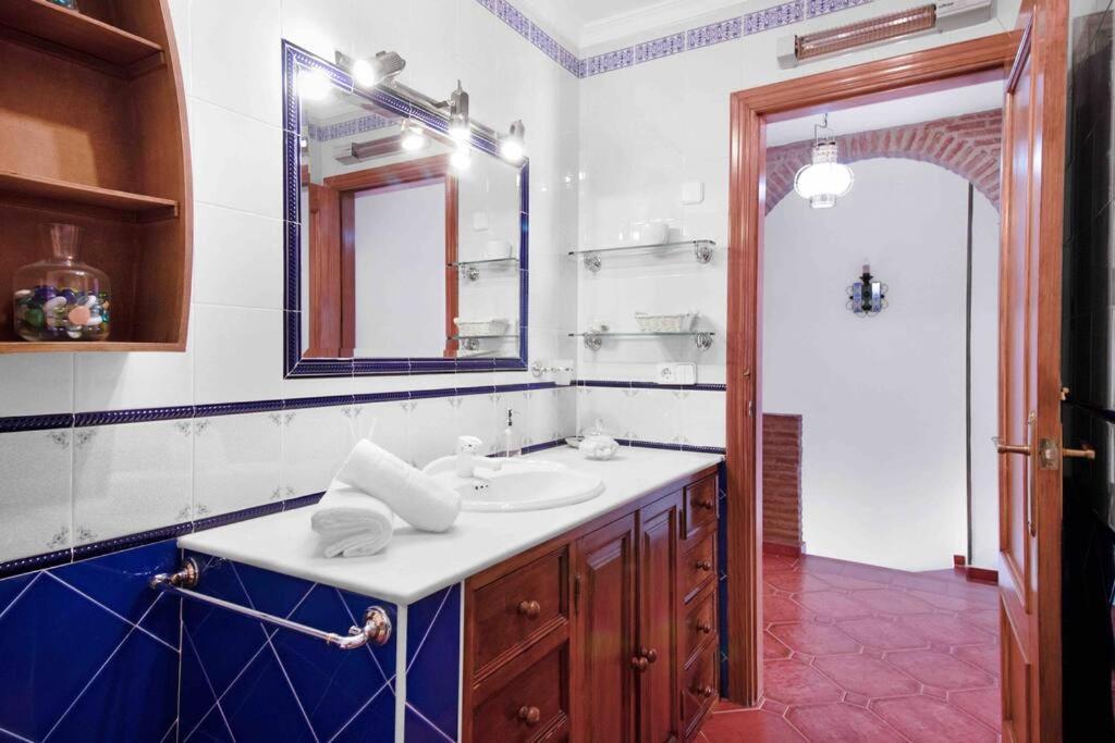 Duplex Tematico Andaluz Con Agradable Terraza - El Mirador De Benahavis 2 Apartment Luaran gambar